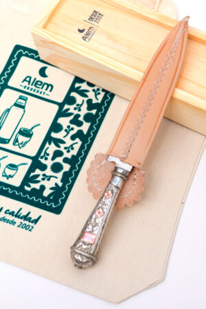Cuchillo de plata y oro