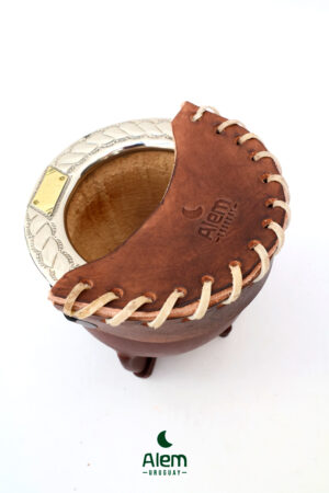 Alternative view of Tapa mate en cuero